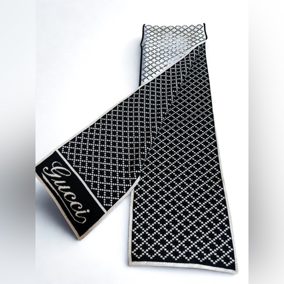 Gucci Wool Black and White Scarf